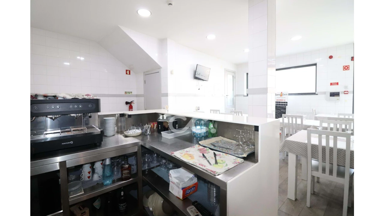 Prédio para Venda em Vila Nova de Anços Foto 6