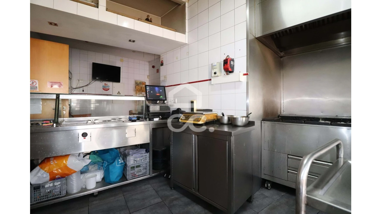 Prédio para Venda em Vila Nova de Anços Foto 12