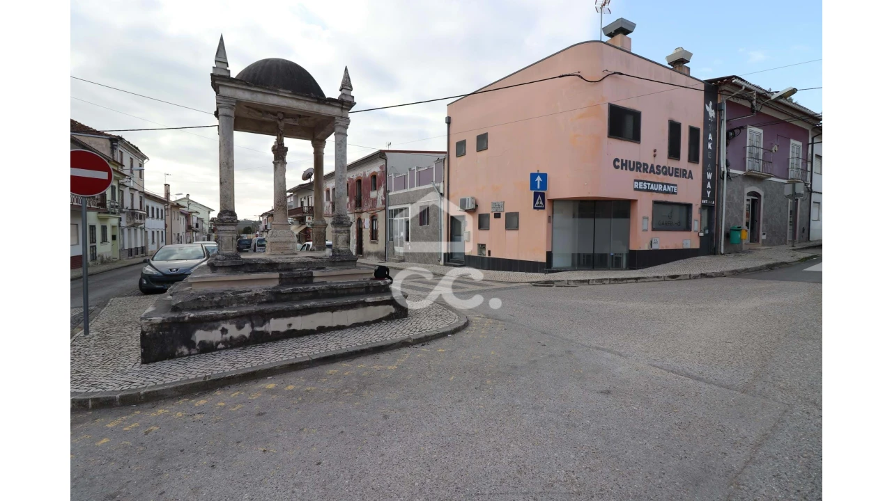 Prédio para Venda em Vila Nova de Anços Foto 18