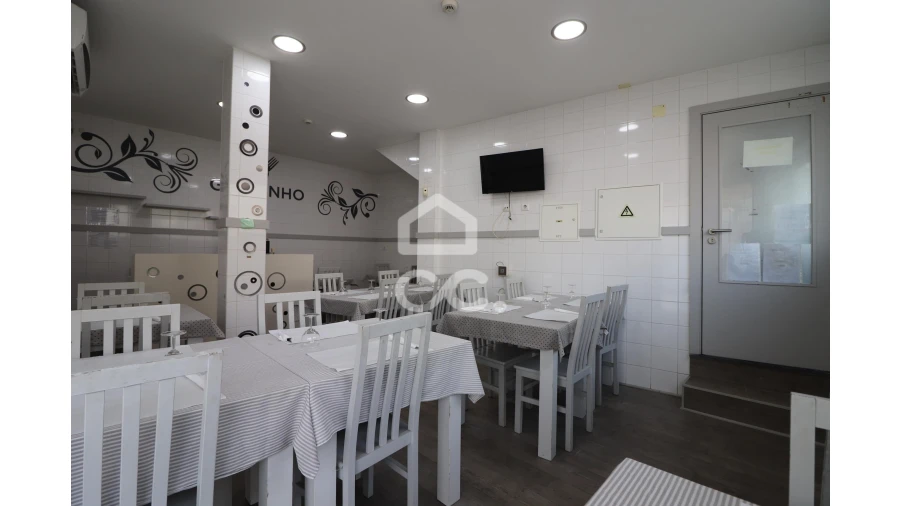 Prédio para Venda em Vila Nova de Anços Foto 3