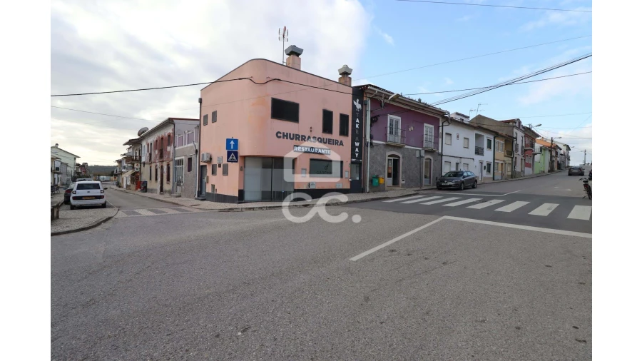 Prédio para Venda em Vila Nova de Anços