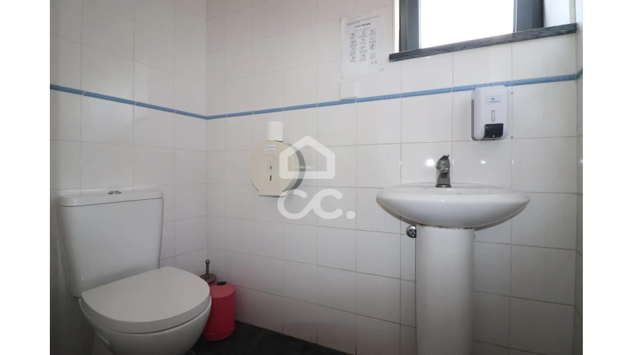 Prédio para Venda em Vila Nova de Anços Foto 16