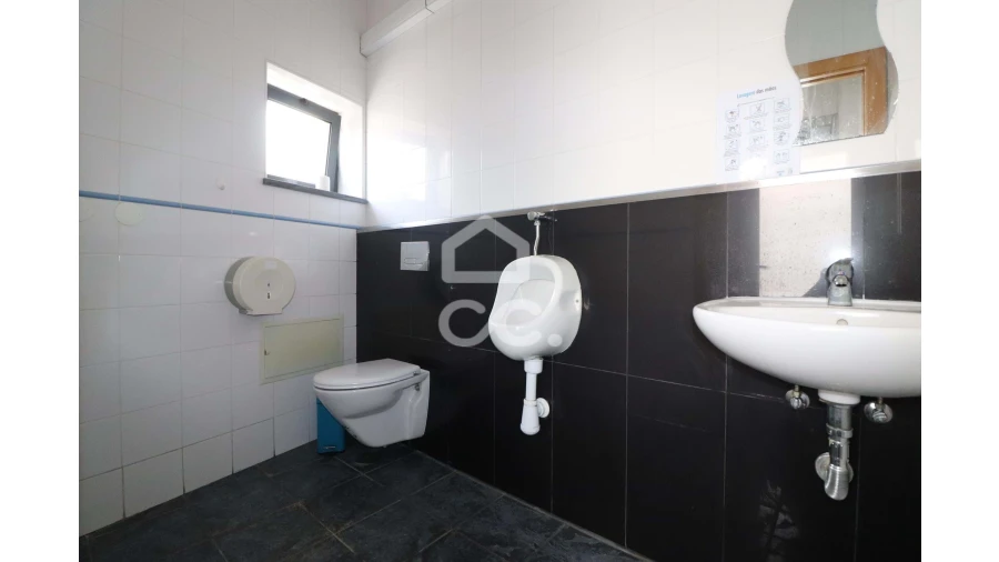 Prédio para Venda em Vila Nova de Anços Foto 15