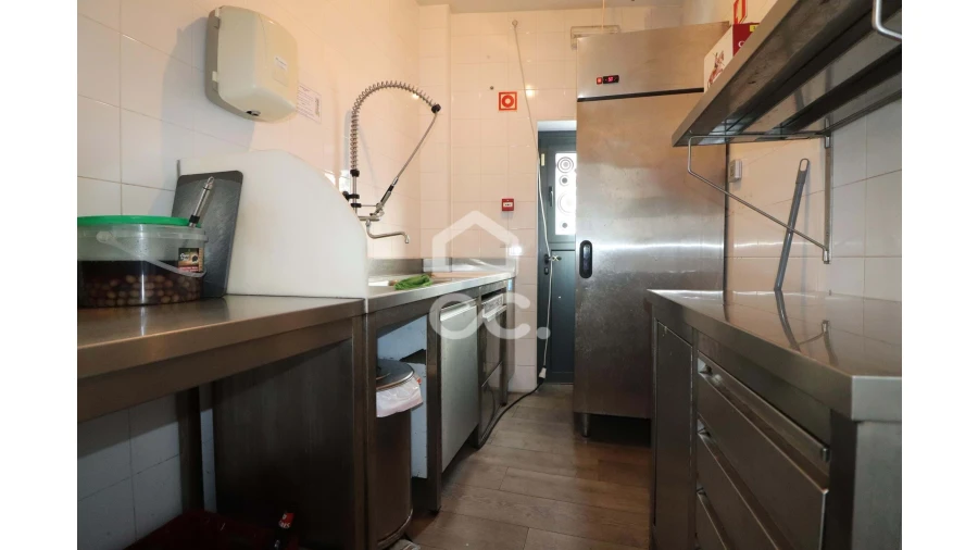 Prédio para Venda em Vila Nova de Anços Foto 14