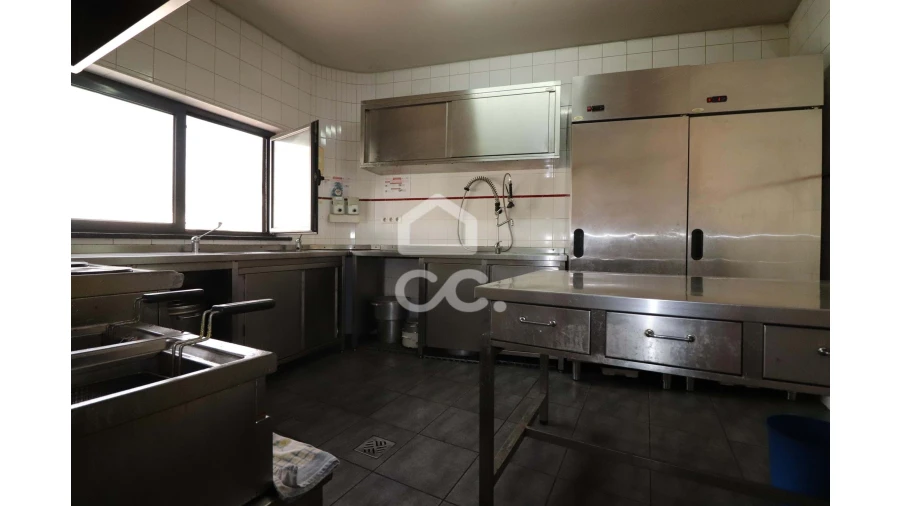 Prédio para Venda em Vila Nova de Anços Foto 11