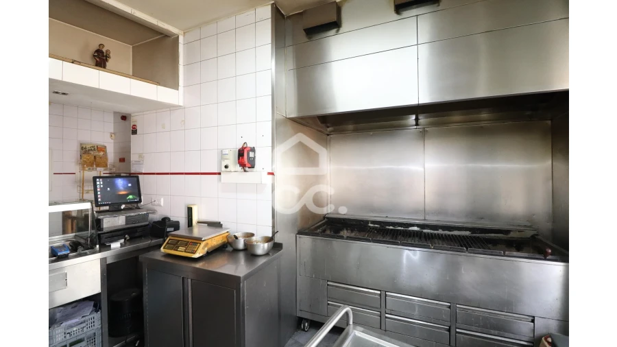 Prédio para Venda em Vila Nova de Anços Foto 13