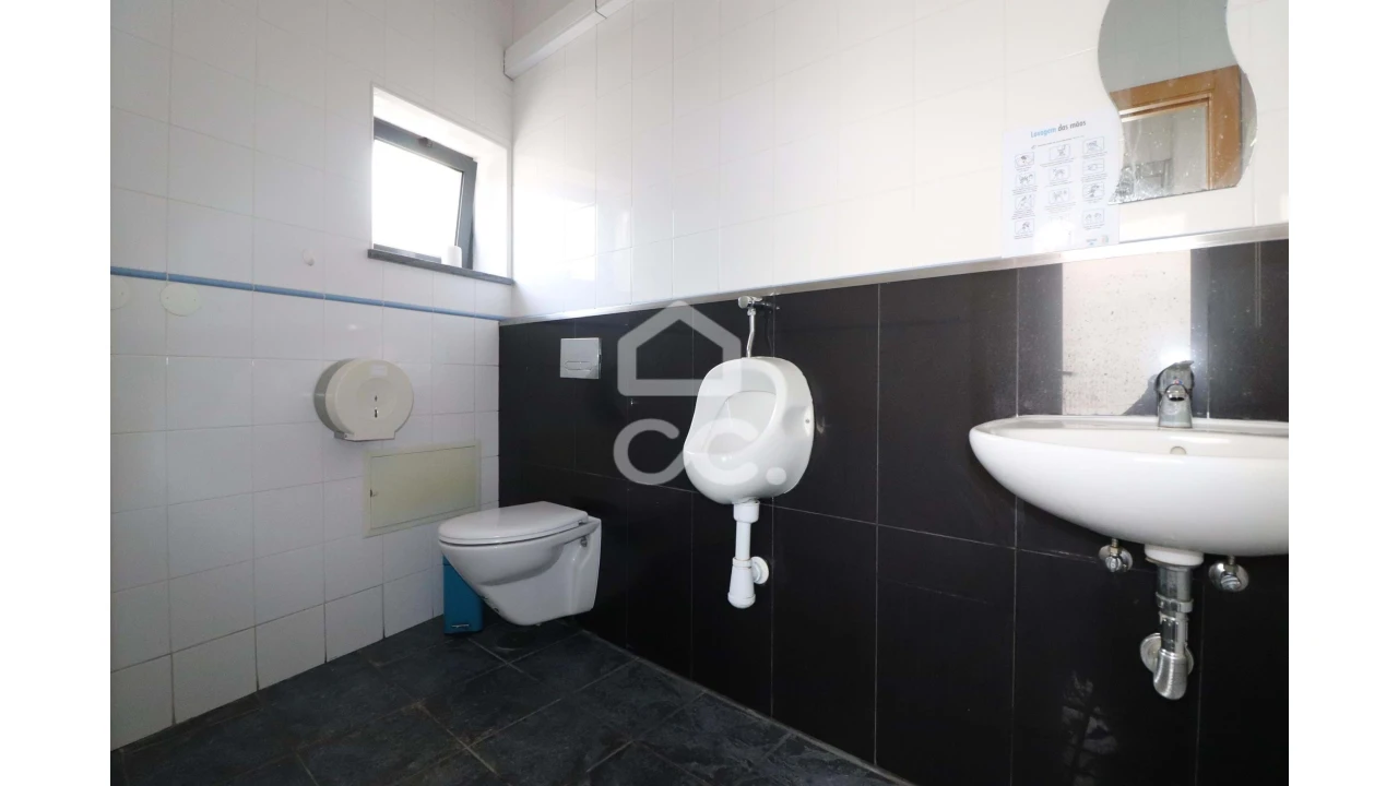 Prédio para Venda em Vila Nova de Anços Foto 15