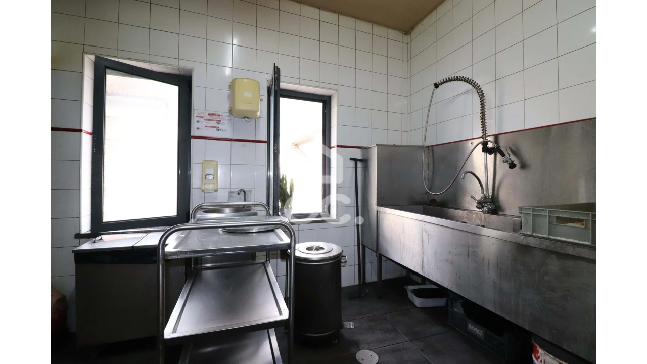 Prédio para Venda em Vila Nova de Anços Foto 10