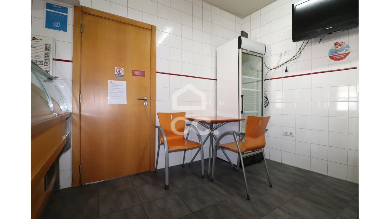 Prédio para Venda em Vila Nova de Anços Foto 8