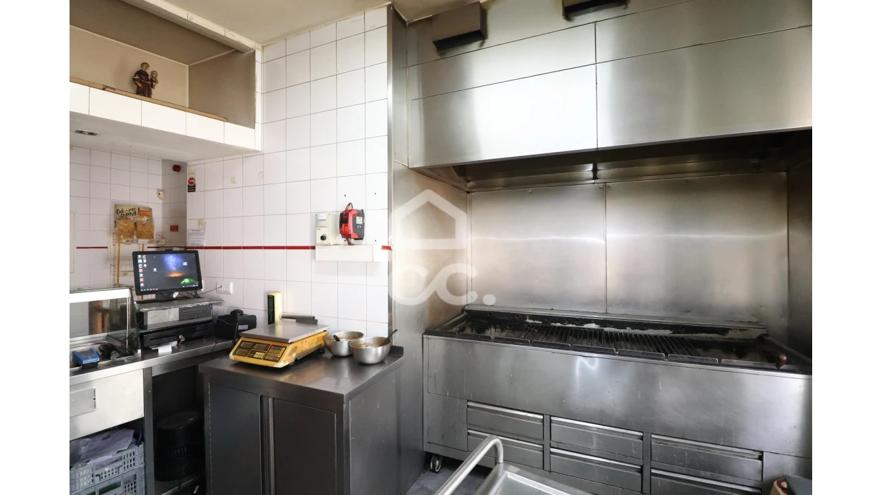 Prédio para Venda em Vila Nova de Anços Foto 13