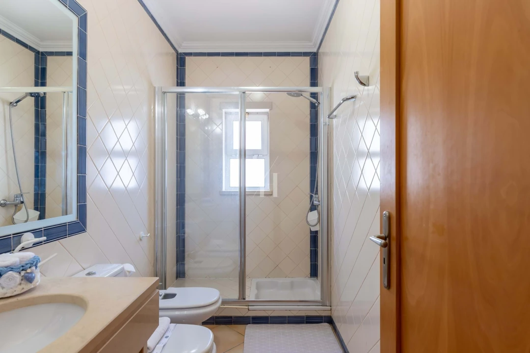 Apartamento para Arrendamento férias em Quarteira Foto 13