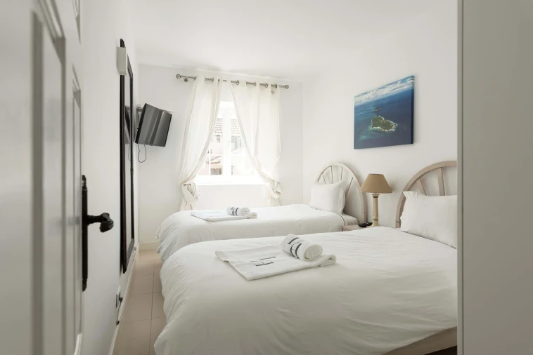 Apartamento T2 para Arrendamento férias em Quarteira Foto 13