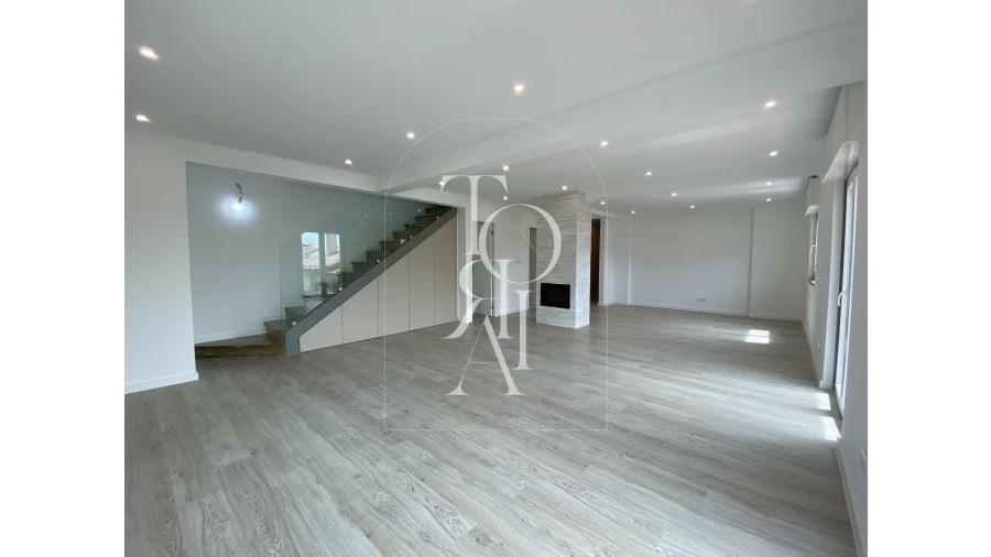 Moradia T3 para Venda em Carnaxide e Queijas Foto 4