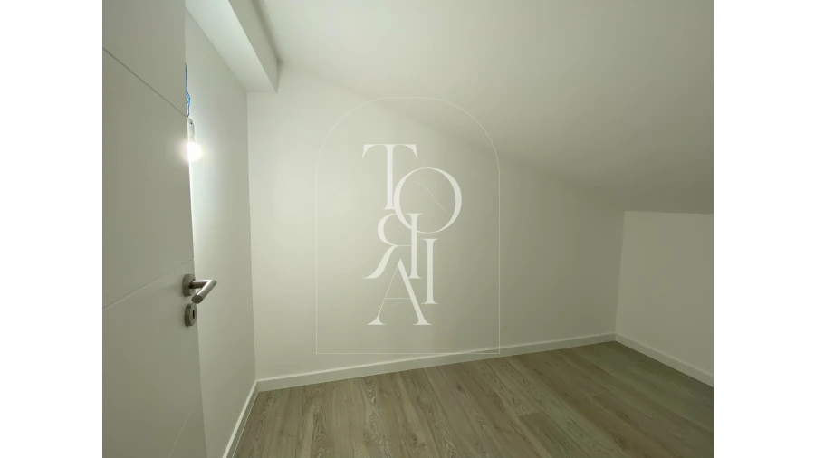 Moradia T3 para Venda em Carnaxide e Queijas Foto 16