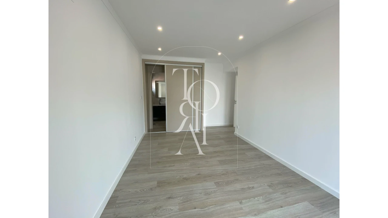 Moradia T3 para Venda em Carnaxide e Queijas Foto 11