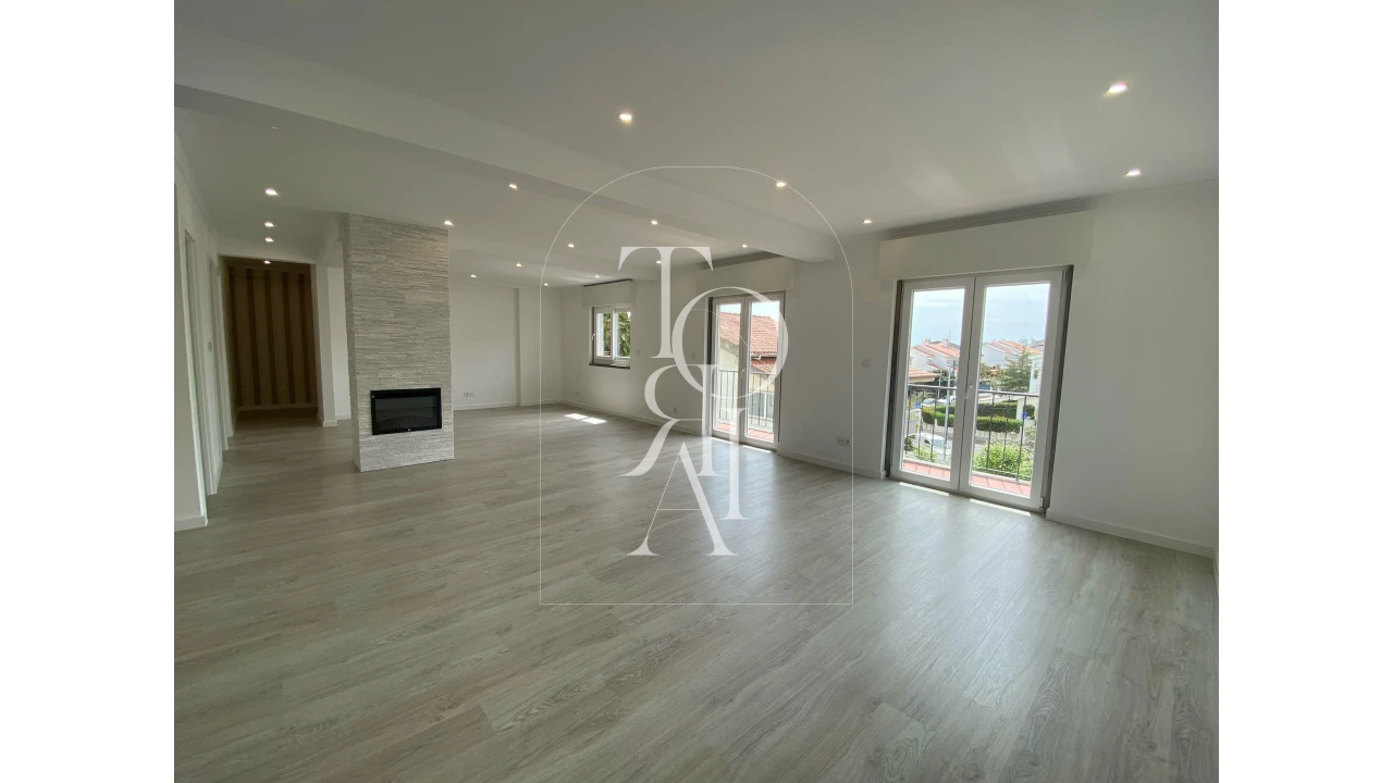 Moradia T3 para Venda em Carnaxide e Queijas Foto 1