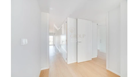 Apartamento T3 para Venda em Carcavelos e Parede
