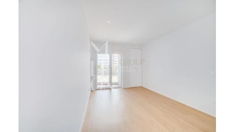 Apartamento T3 para Venda em Carcavelos e Parede