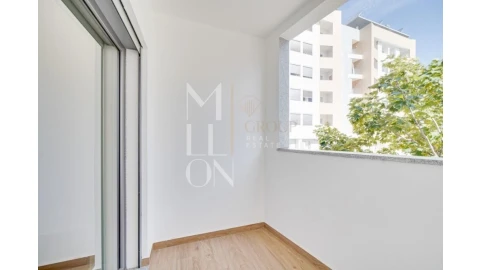 Apartamento T3 para Venda em Carcavelos e Parede