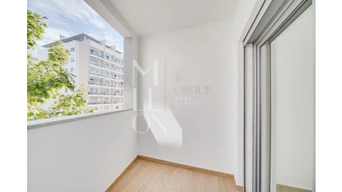 Apartamento T3 para Venda em Carcavelos e Parede