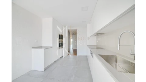 Apartamento T3 para Venda em Carcavelos e Parede