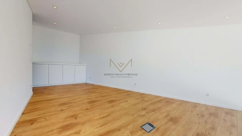 Moradia T5 para Venda em Charneca de Caparica e Sobreda