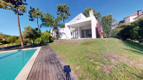 Moradia T5 para Venda em Charneca de Caparica e Sobreda