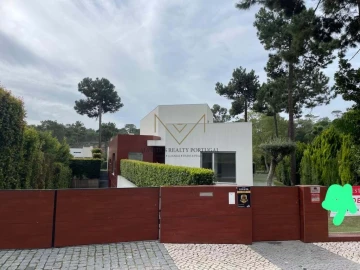 Moradia T5 para Venda em Charneca de Caparica e Sobreda