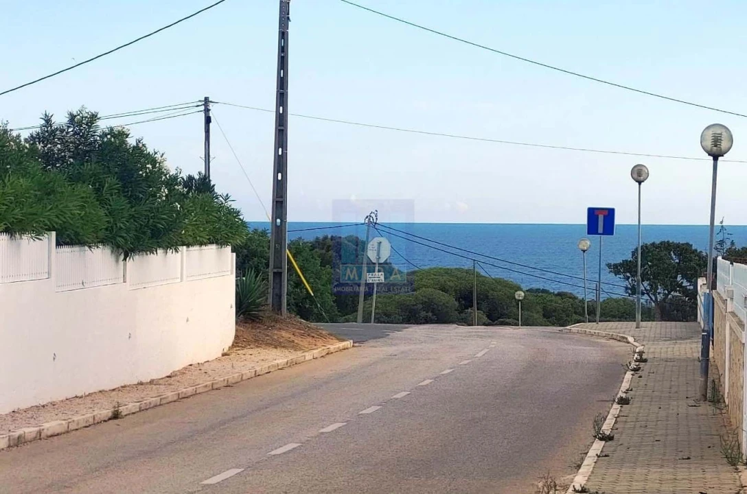 Moradia T4 para Venda em Guia Foto 17