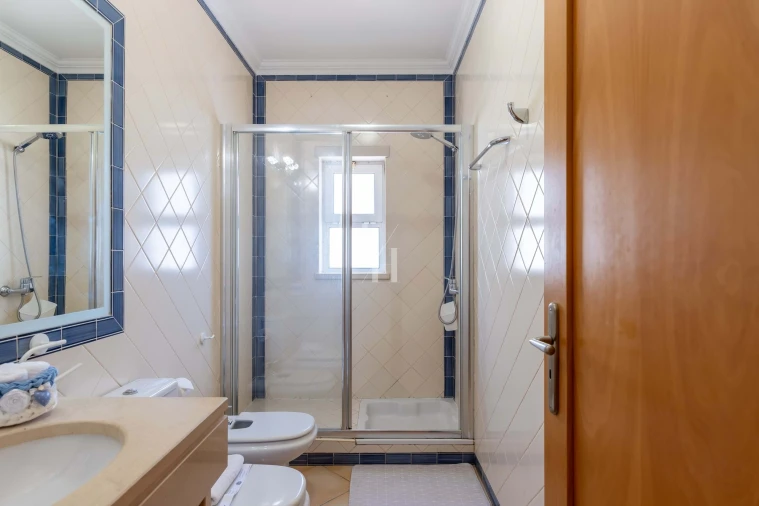 Apartamento para Arrendamento férias em Quarteira Foto 14