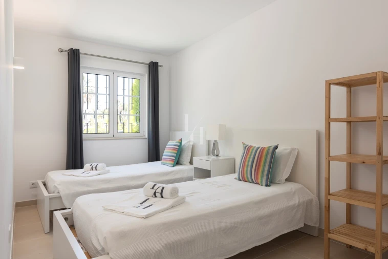 Apartamento T2 para Arrendamento férias em Quarteira Foto 5