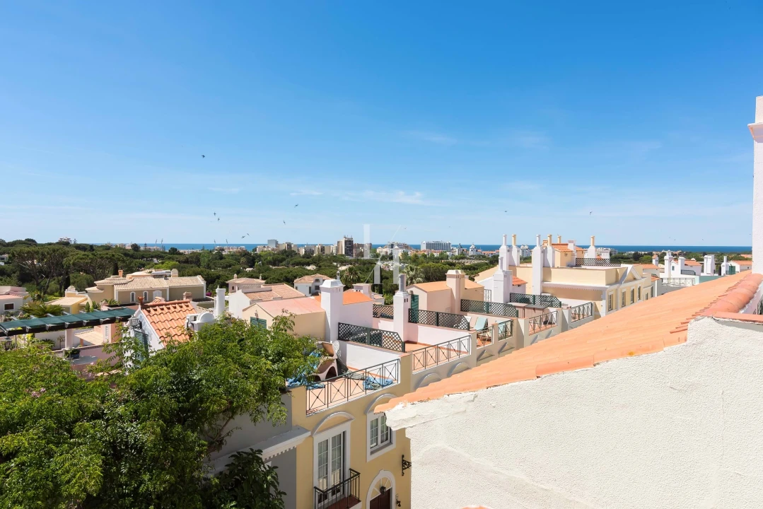 Apartamento T3 para Arrendamento férias em Quarteira Foto 7