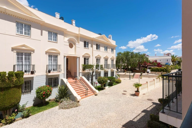 Apartamento T3 para Arrendamento férias em Quarteira Foto 2