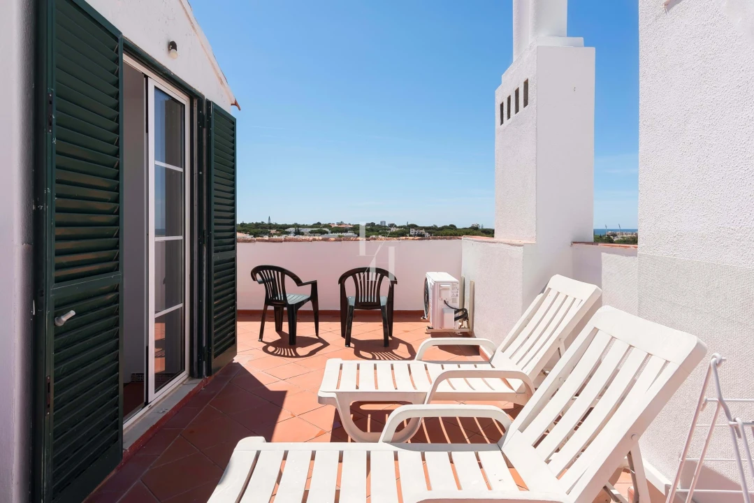 Apartamento T3 para Arrendamento férias em Quarteira Foto 8