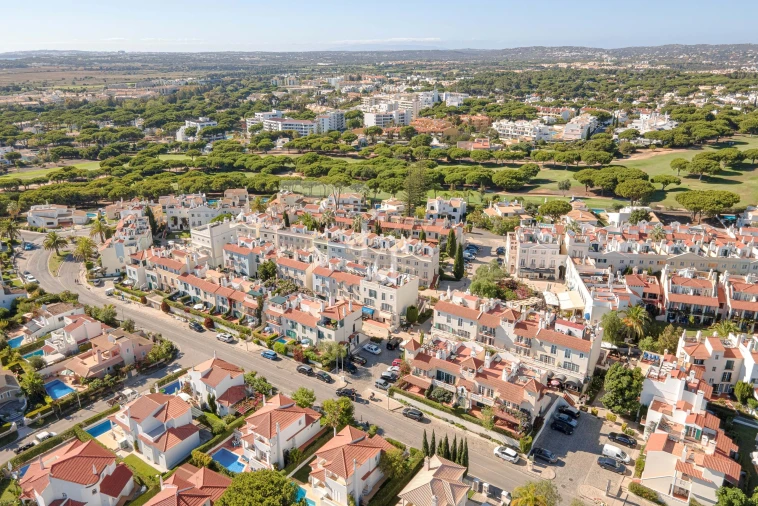 Apartamento T3 para Arrendamento férias em Quarteira Foto 33