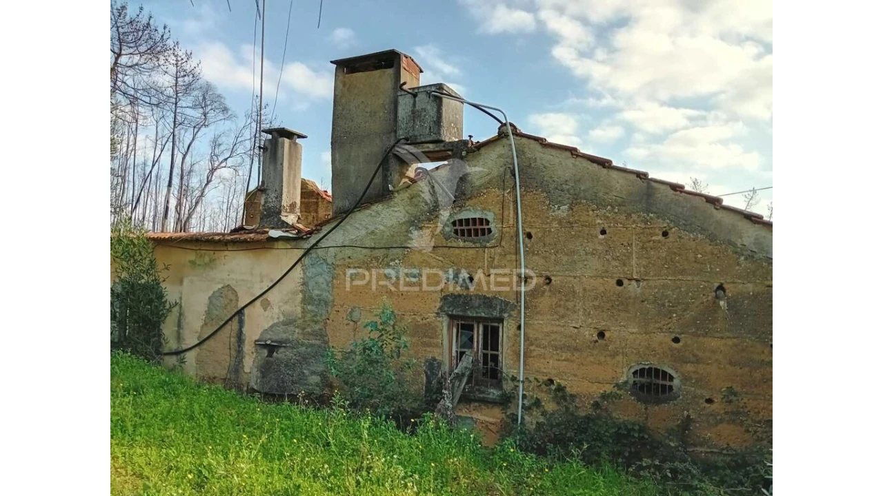 Moradia T4 para Venda em Freixianda, Ribeira do Fárrio e Formigais Foto 1