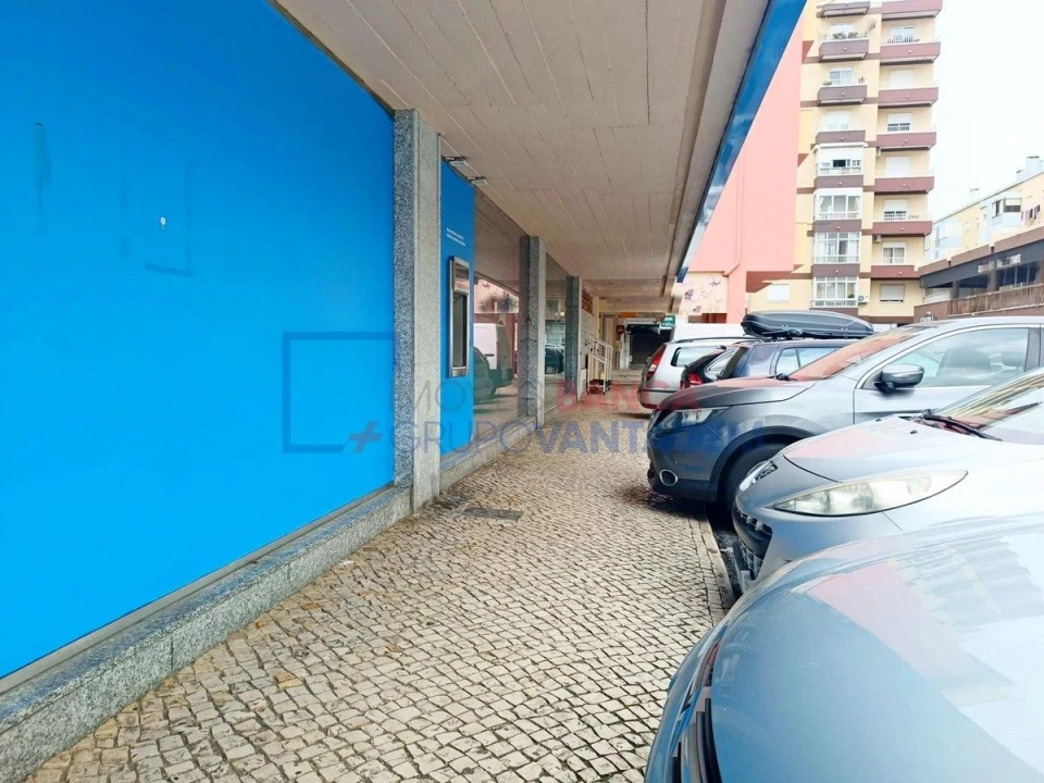 Loja para Venda em Póvoa de Santo Adrião e Olival Basto Foto 9