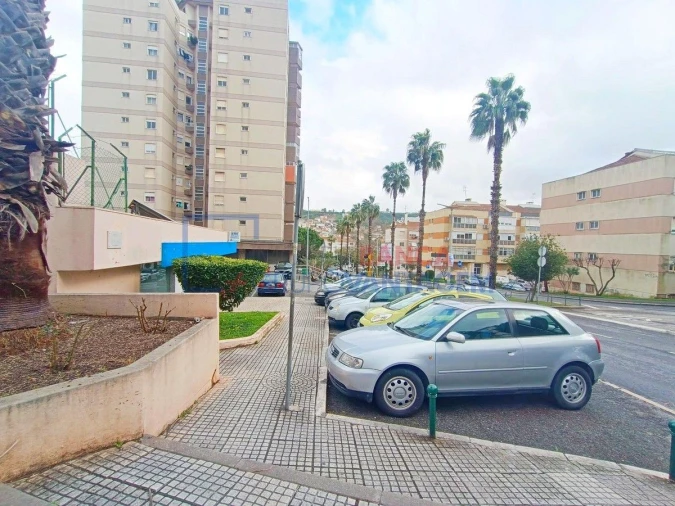 Loja para Venda em Póvoa de Santo Adrião e Olival Basto Foto 3