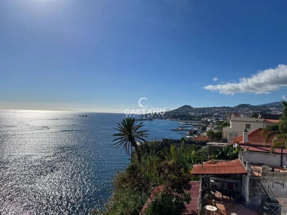 Moradia T7 para Venda em Funchal (Santa Maria Maior) Foto 1
