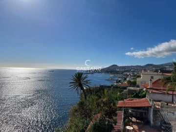 Moradia T7 para Venda em Funchal (Santa Maria Maior)