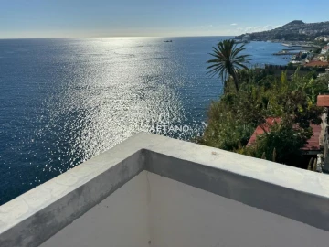 Moradia T7 para Venda em Funchal (Santa Maria Maior)