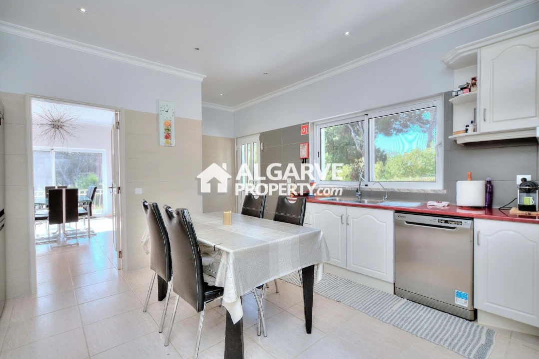 Moradia T4 para Venda em Almancil Foto 6