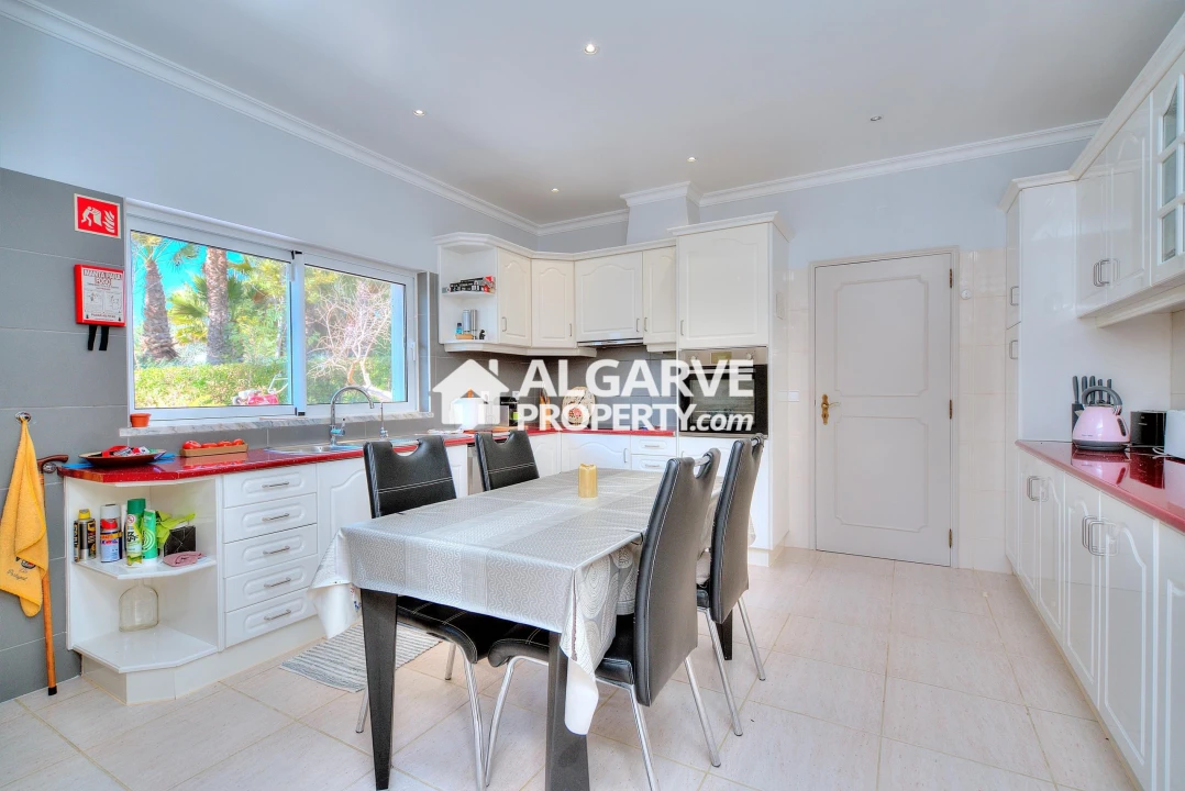 Moradia T4 para Venda em Almancil Foto 8