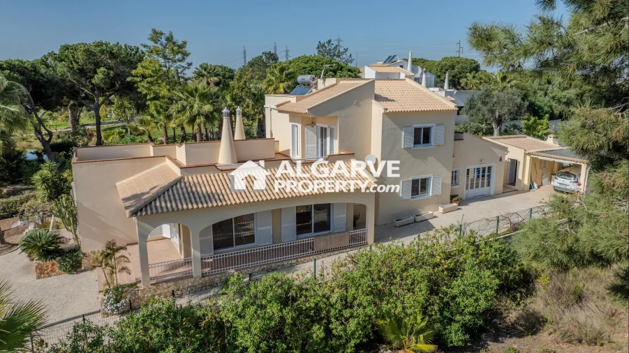 Moradia T4 para Venda em Almancil Foto 53