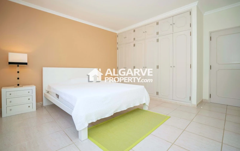 Moradia T4 para Venda em Almancil Foto 16