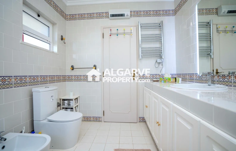Moradia T4 para Venda em Almancil Foto 15