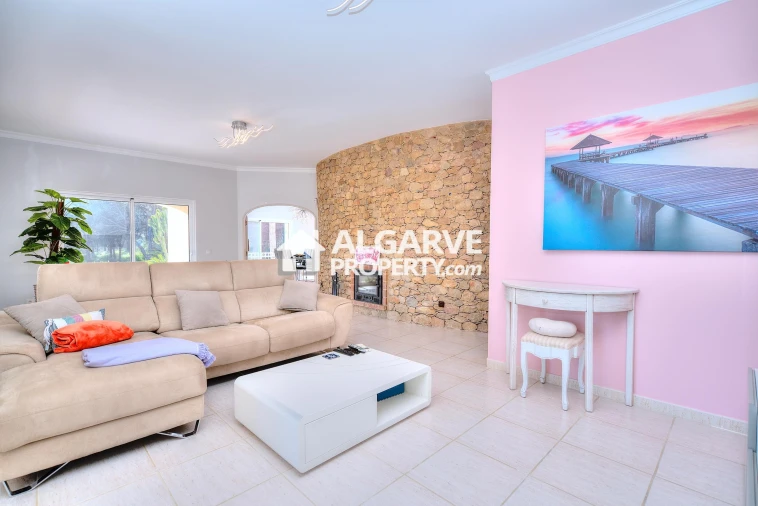 Moradia T4 para Venda em Almancil Foto 24