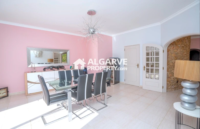 Moradia T4 para Venda em Almancil Foto 5