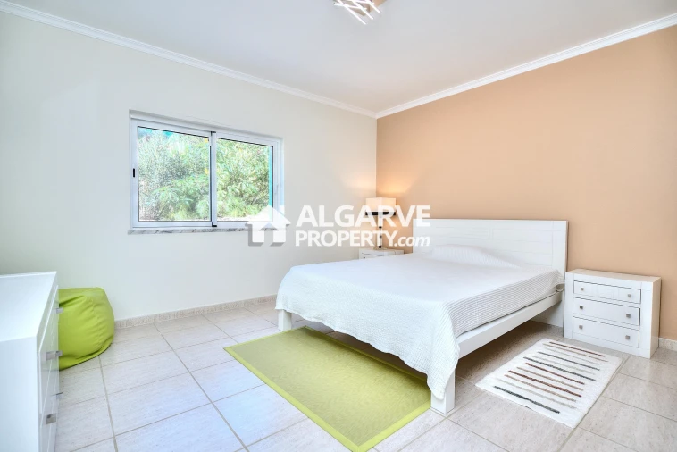 Moradia T4 para Venda em Almancil Foto 13