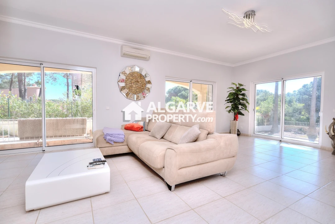 Moradia T4 para Venda em Almancil Foto 4